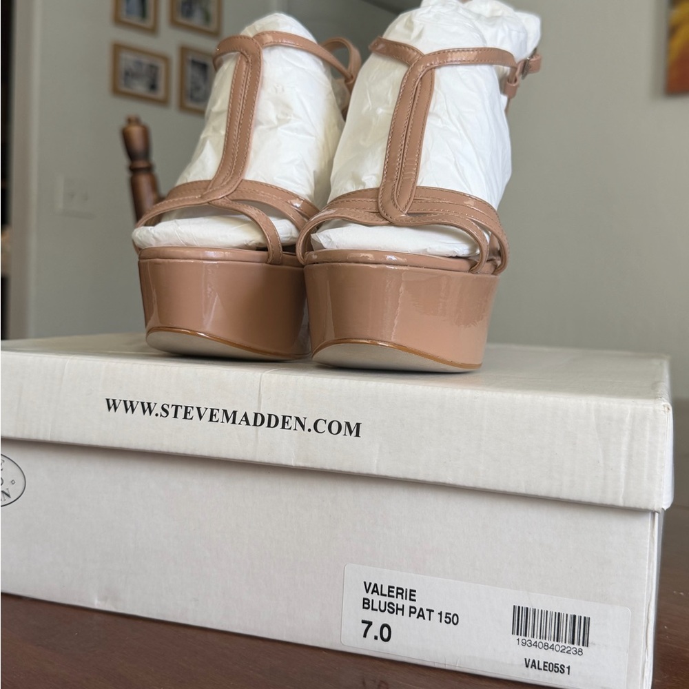 Steve Madden Nude Patent Leather Platform T-Strap Heels - Picture 9 of 10